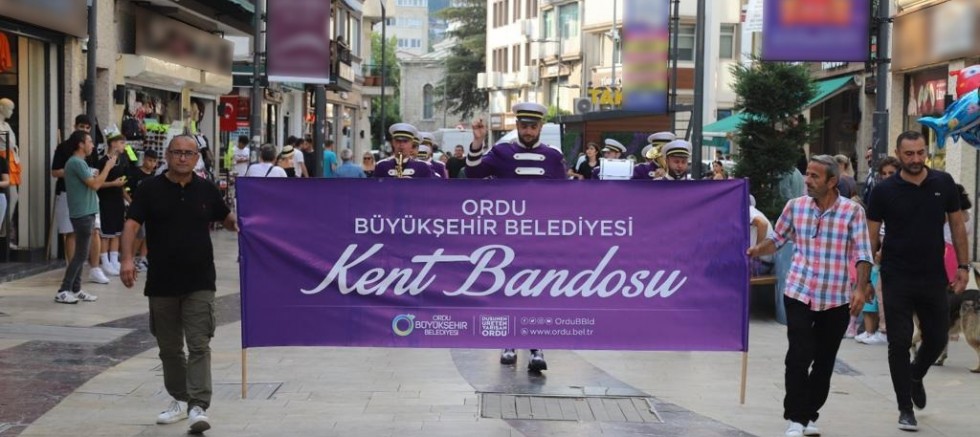 KENT BANDOSU ŞEHRE RENK KATTI