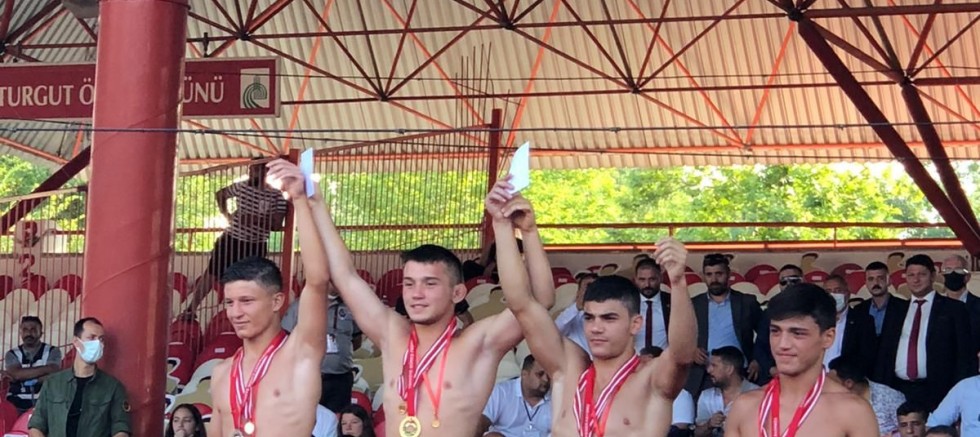 KIRKPINAR GÜREŞLERİNDEN BÜYÜKŞEHİR SPORCULARI BAŞARI İLE DÖNDÜ