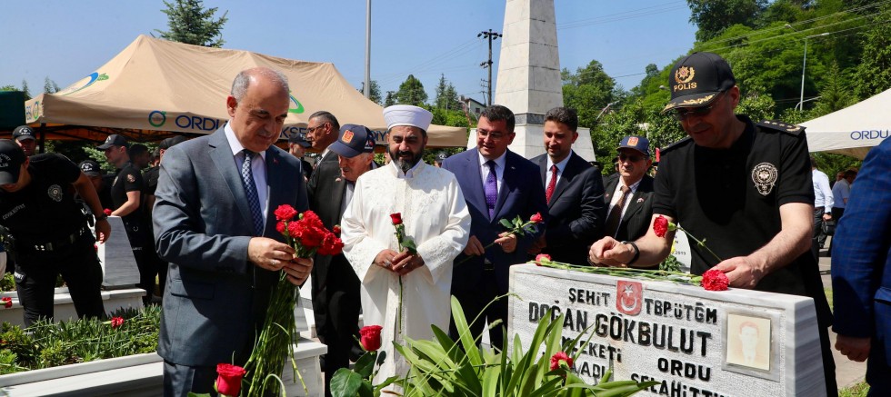KURBAN BAYRAMI ARİFESİNDE ŞEHİTLERİMİZ DUALARLA YAD EDİLDİ