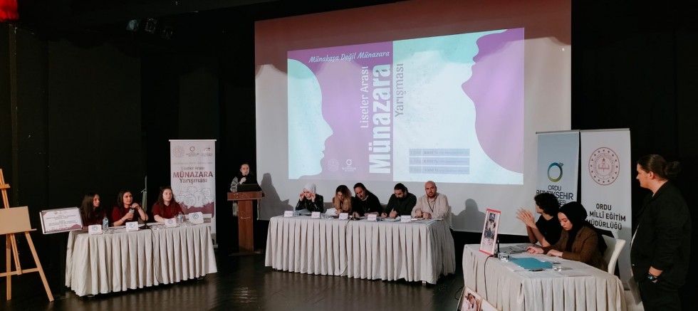 MÜNAZARA YARIŞMASINDA ÇEYREK FİNAL HEYECANI 