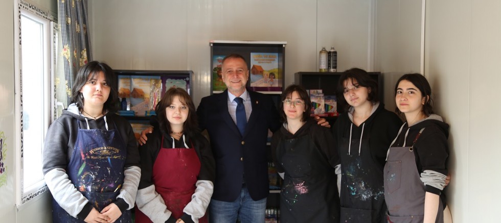 ÖĞRENCİLER DEPREMZEDE ÇOCUKLARI UNUTMADI