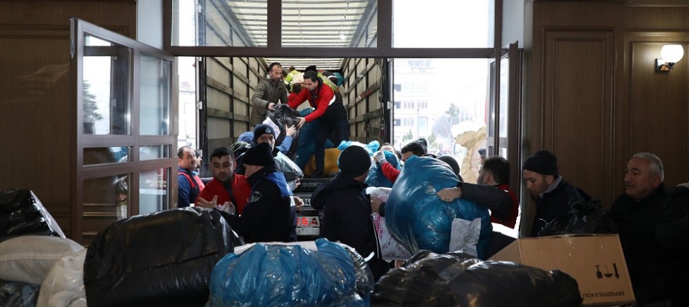 ORDU’DAN DEPREM BÖLGESİNE GÖNÜL KÖPRÜSÜ 