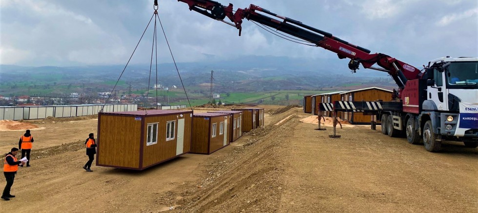 ORDU KÖYÜ İÇİN İLK KONTEYNERLER ADIYAMAN GÖLBAŞI’NA ULAŞTI