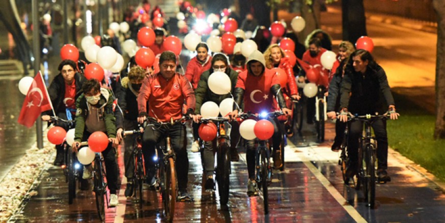  PEDALLAR İLELEBET CUMHURİYET İLELEBET BAĞIMSIZLIK İÇİN ÇEVRİLDİ