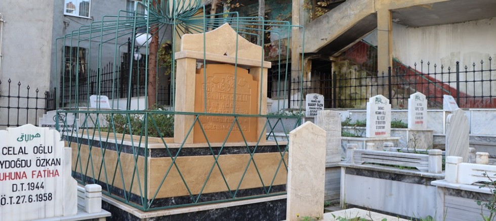 ŞEYH TARAKÇI HAMİD HOCANIN KABRİ YENİLENDİ