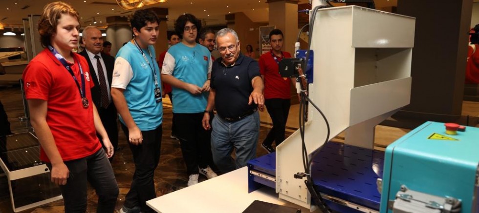 TEKNOFEST’İN YILDIZLARI BAŞKAN GÜLER’İ ZİYARET ETTİ