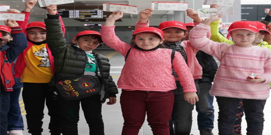 THY GİRESUN VE ORDU’NUN KÖYLERİNDE YAŞAYAN ÇOCUKLARI UÇAKLA TANIŞTIRDI