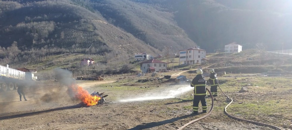 TOPÇAM’DA GÖNÜLLÜ İTFAİYECİLİK EĞİTİMLERİ TAMAMLANDI
