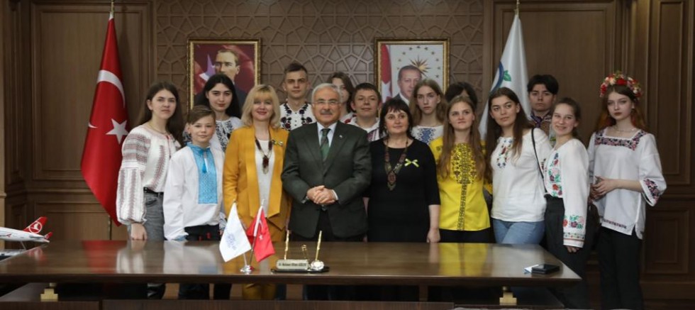 UKRAYNALI ÖĞRENCİLERDEN BAŞKAN GÜLER’E TEŞEKKÜR