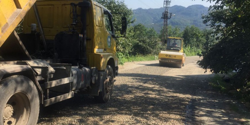 ÜNYE’DE ASFALT SEFERBERLİĞİ SÜRÜYOR