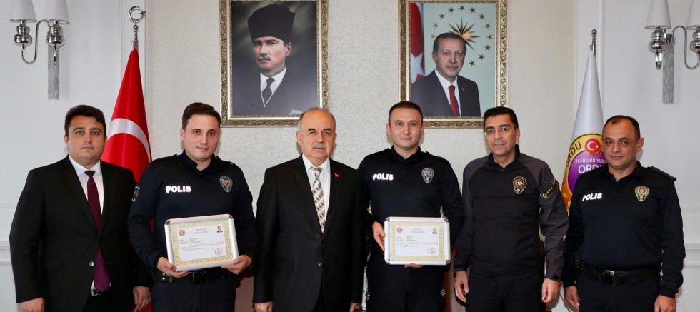VALİ EROL, BAŞARILI POLİSLERİ ÖDÜLLENDİRDİ