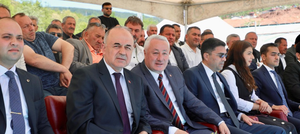 VALİ EROL, GÖLKÖY’DE YAĞLI GÜREŞ FESTİVALİNE KATILDI