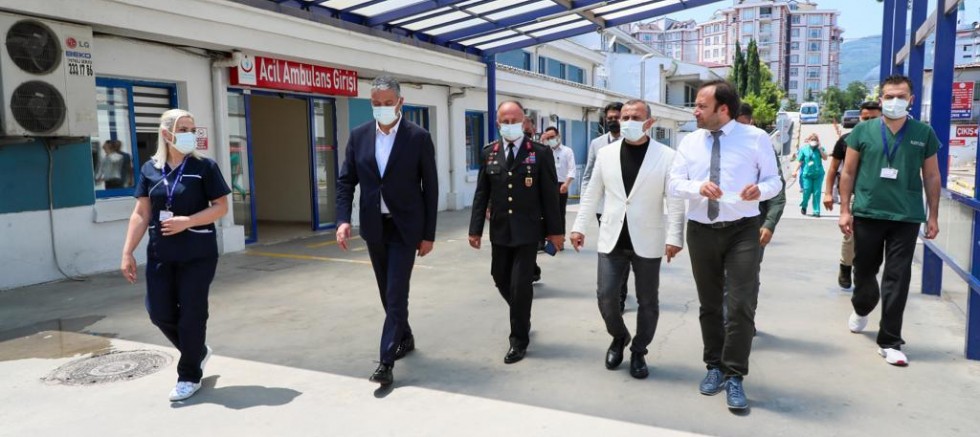 VALİ SONEL, ÇALIŞAN KAMU GÖREVLİLERİNİN BAYRAMINI KUTLADI